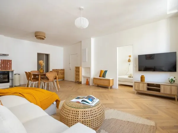 A louer appartement Marseille Notre Dame du Mont T4 refait à neuf 77m² / 1800 EUR/mois cc