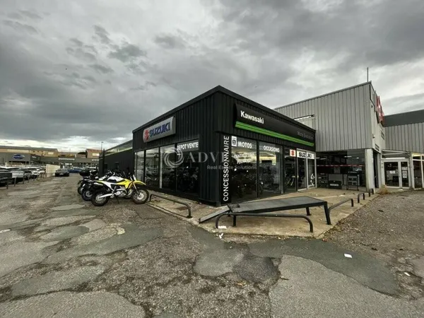 Local commercial 328 m²