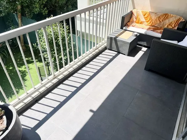 CANNES BASSE CALIFORNIE PROCHE MER COMMERCES T3/T4 DE 90M2 T