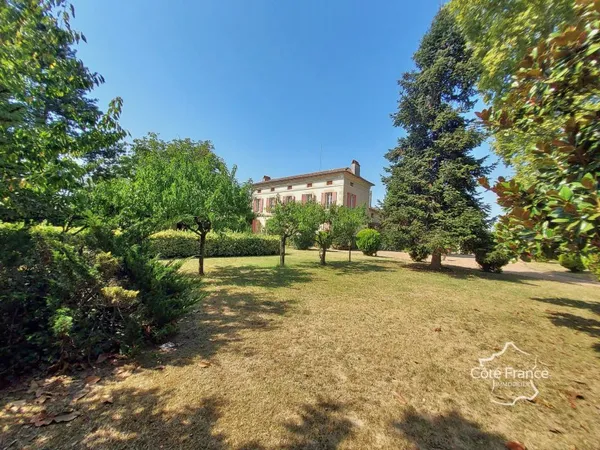 Maison de maître en pierre Piscine Dépendances 400 m2