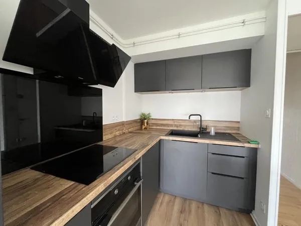 A LOUER - APPARTEMENT T2 MEUBLE - BORDEAUX