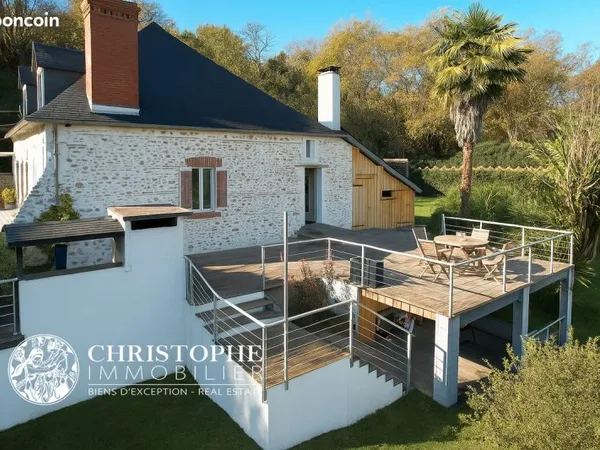 Maison 12 pièces 300 m²