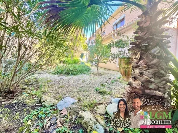 Vivre en haut, créer en bas : une maison pensée pour allier vie de famille et espace atelier indépen