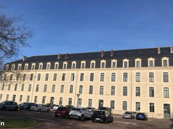 Superbe F2 ville haute avec petit jardin