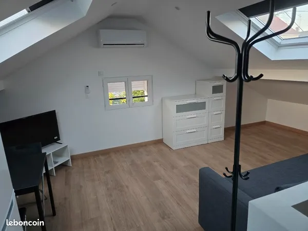 Studio entièrement meublé et refait à neuf