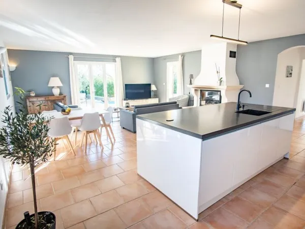 Maison pourrieres