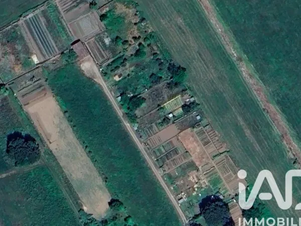 Terrain 590 m²