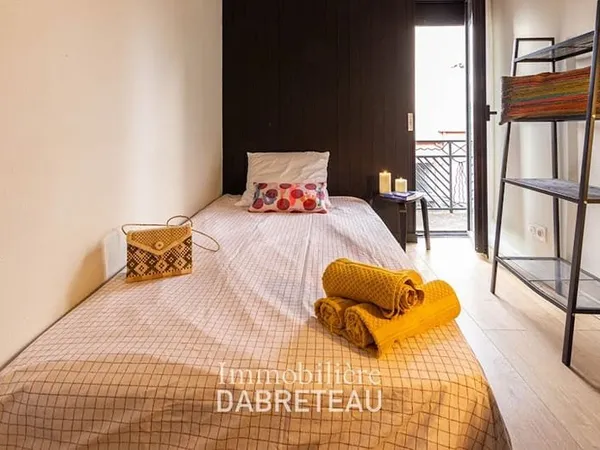 Chambre 9 pièces 150 m²