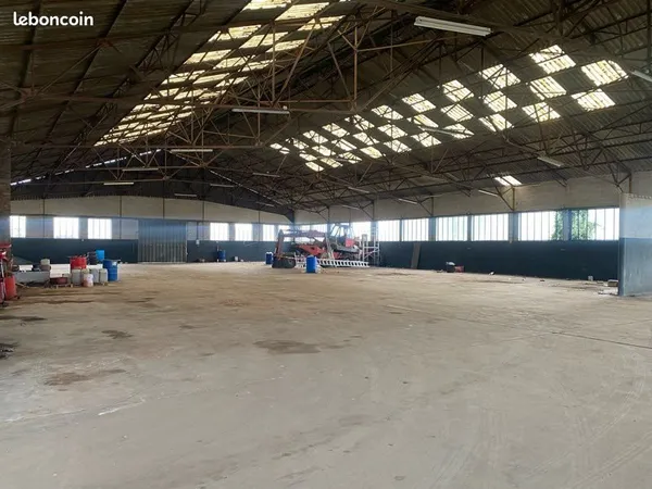 Entrepôt / Local d'activité 2 300 m² - Centre-ville La Ferté-Bernard - Nombreuses possibilités