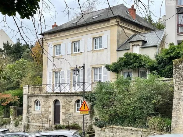 Maison 8 pièces 300 m²