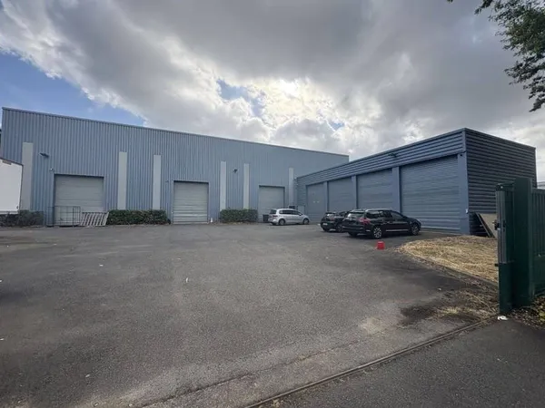 Local d'activité 625 m²