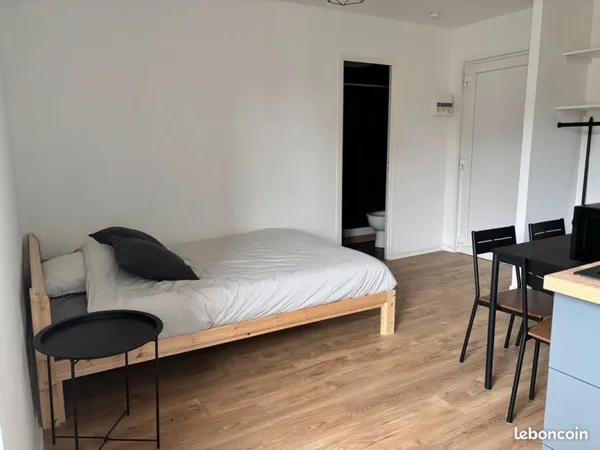 Studio Meublé à Louer - Lannion (Disponible au 01 Mai)