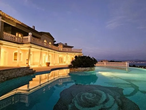 Villa 12 pièces 495 m²
