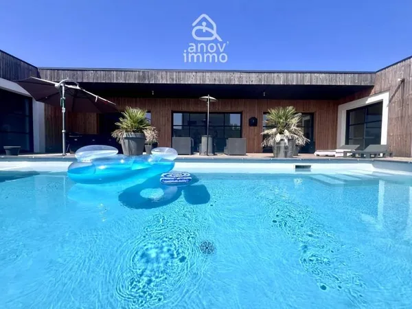 Maison de plain-pied 6 pièces 234 m²