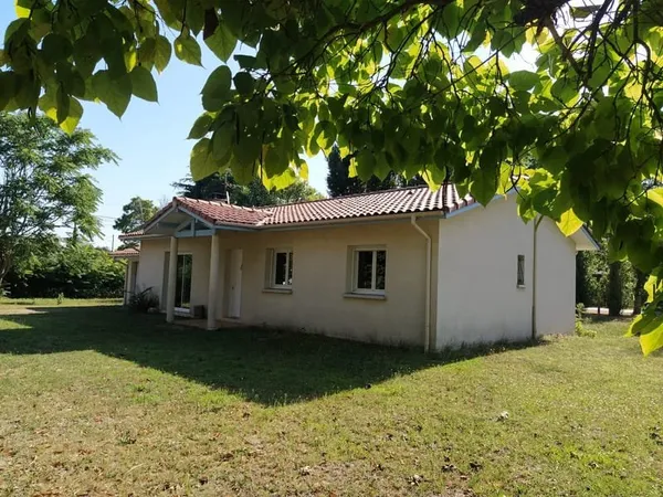 LAVAZAN - MAISON À LOUER MEUBLÉE - 3 CHAMBRES - GARAGE - 1400M