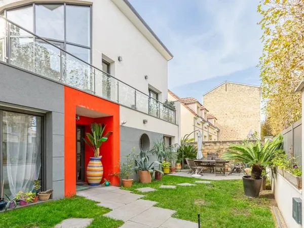 MAISON CONTEMPORAINE EN CENTRE VILLE