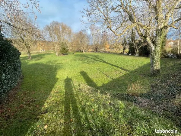 Terrain de loisirs ~4 000 m² clôturé, en bord du Loir - Saint-Denis-les-Ponts (28)