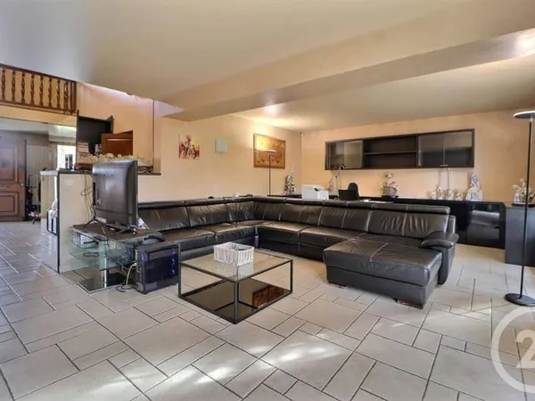 Maison 8 pièces 242 m²