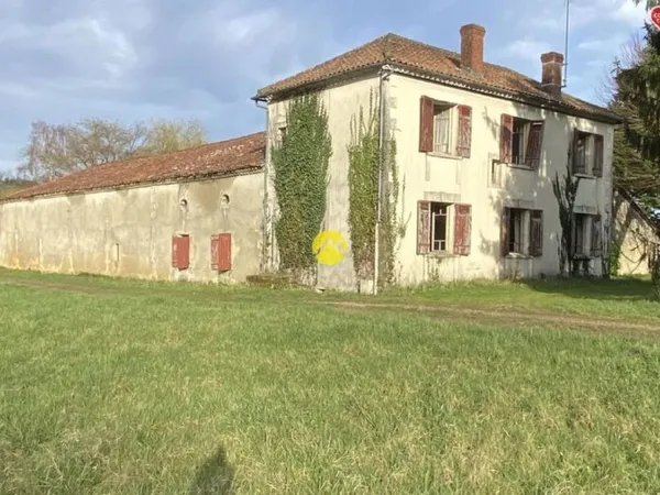 Corps de ferme à restaurer