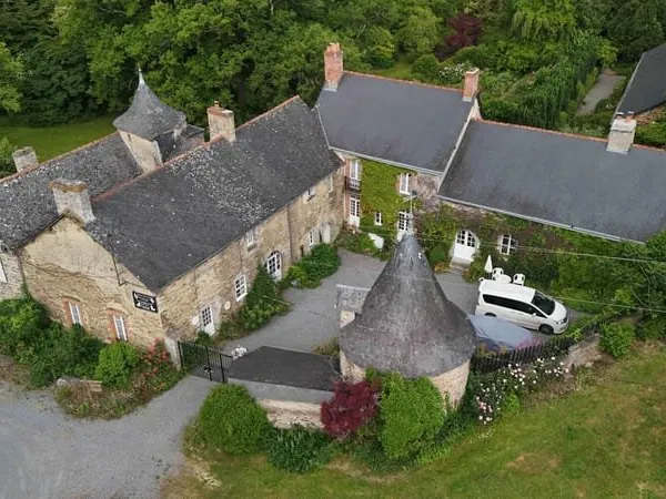 Manoir XVe s. - Domaine 3 ha - 500 m² - Proche Rennes