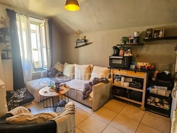 Appartement en bon état avec place de parking privative à vendre 2 pièces ETRECHY (91)
