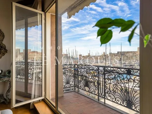 Appartement traversant en dernier étage sur le Vieux-Port - Grands balcons - Très belle vue panorami