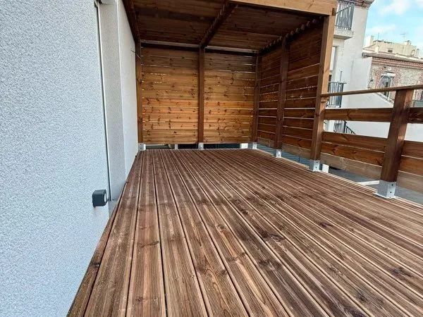Maison neuve terrasse parking