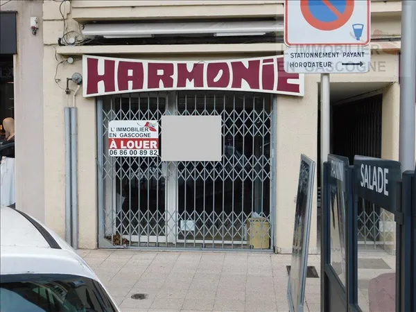 AUCH, Magasin avenue d'Alsace, surface de vente de 37 m2, ar