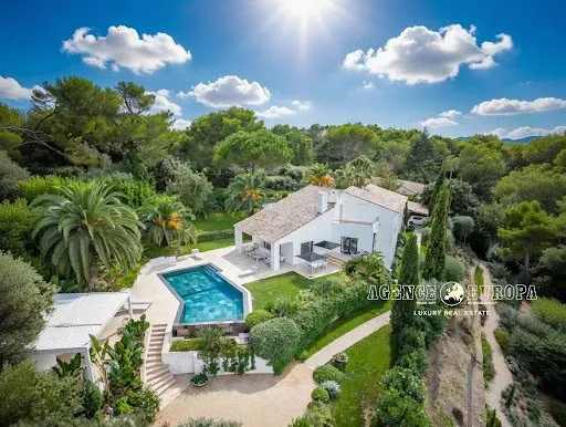 Villa 9 pièces 345 m²