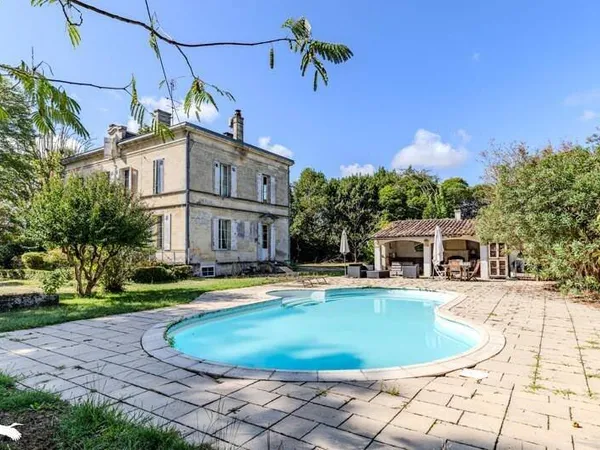 Maison 14 pièces 367 m²
