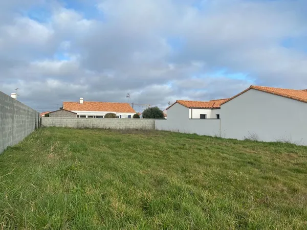 A vendre ! Terrain de 440 m² à Saint-Hilaire-de-Riez, À Proximité des Commodités !