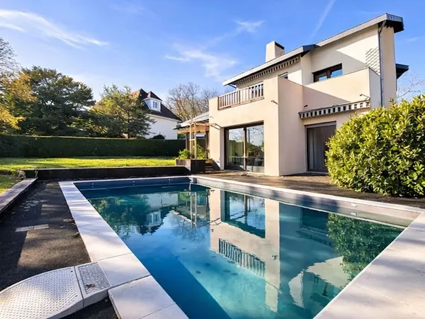 Maison 10 pièces 266 m²