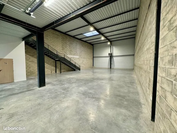 LOCAL D'ACTIVITE 360 m² ROISSY EN FRANCE