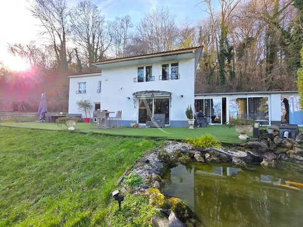 Maison de 4 chambres en bord de voie navigable