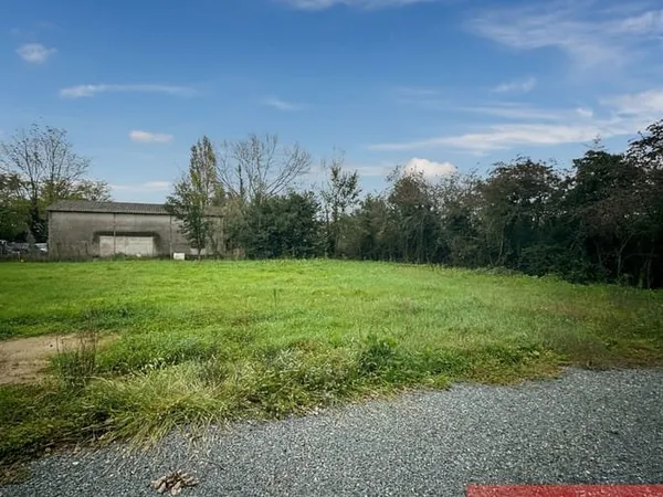 Terrain 742 m²