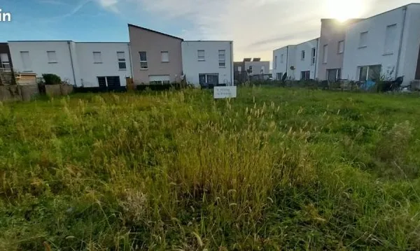 Vends terrain à bâtir