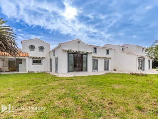 Ensemble immobilier - L'Epine - 12 pièces