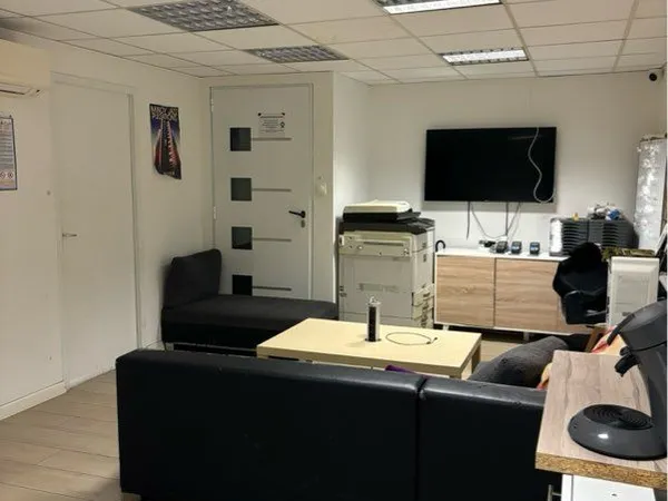 A LOUER Bureaux Local Activité avec Parking couvert ou Entrepot Nancy Centre Ville