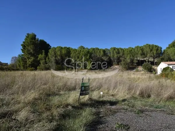 Terrain constructible viabilisé de 2405m²