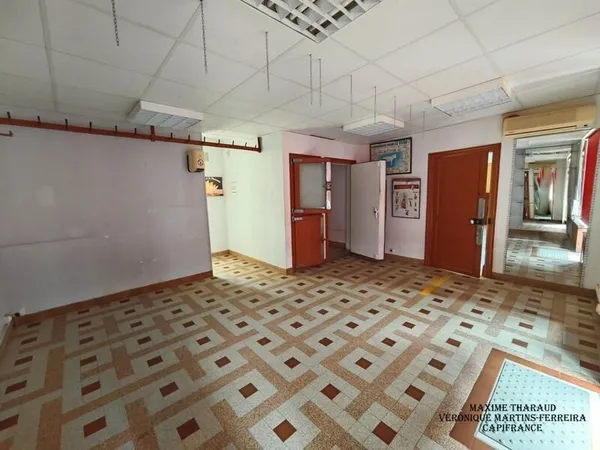 À VENDRE MURS COMMERCIAUX + LOGEMENT - MASSAY (18120)