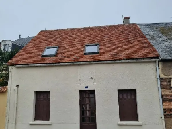 MAISON DE VILLE, GARE, ECOLES ET COMMERCES A PIED !