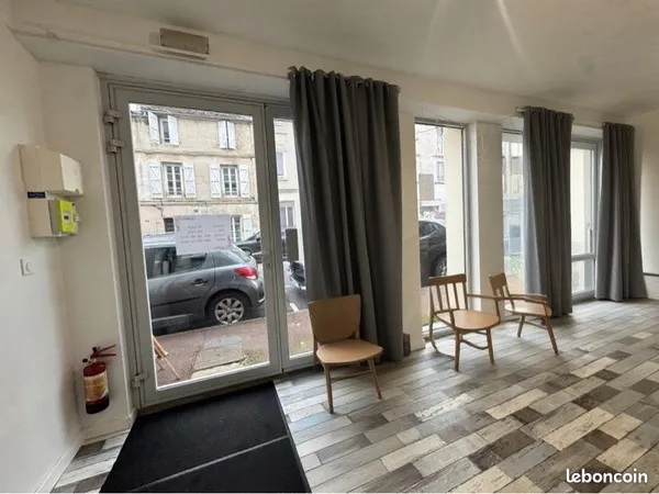 Local commercial ou professionnel Bussatte