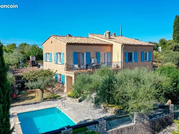 Villa 8 pièces 200 m²