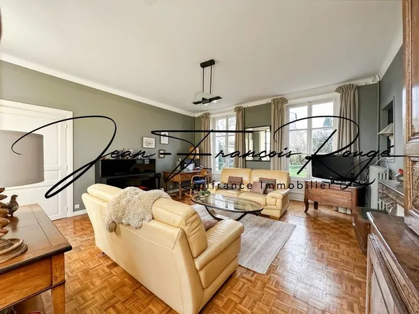 Rare à la vente, à la limite entre Agneaux et Saint-Lô, charmante maison en pierres de 164 m² datant