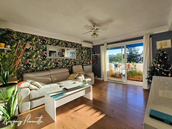 "SOUS OFFRE" - Six-Fours-les-Plages - Appartement 3 pièces avec extérieurs, proche centre-ville