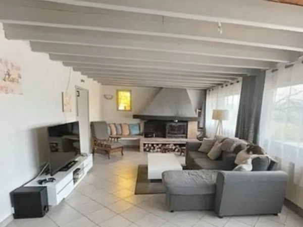 Grande maison dans un cadre paisible