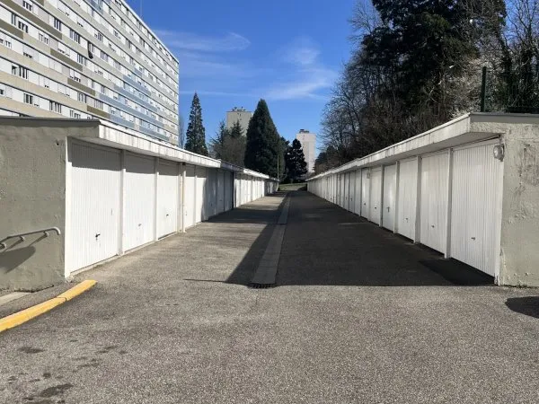 Stationnement Vente Saint-Étienne   10000€