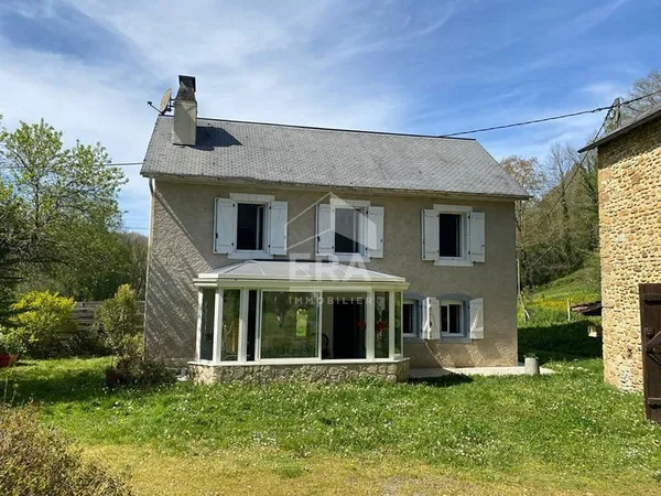 Ouest de Pau : Maison de campagne avec dépendance, cadre verdoyant