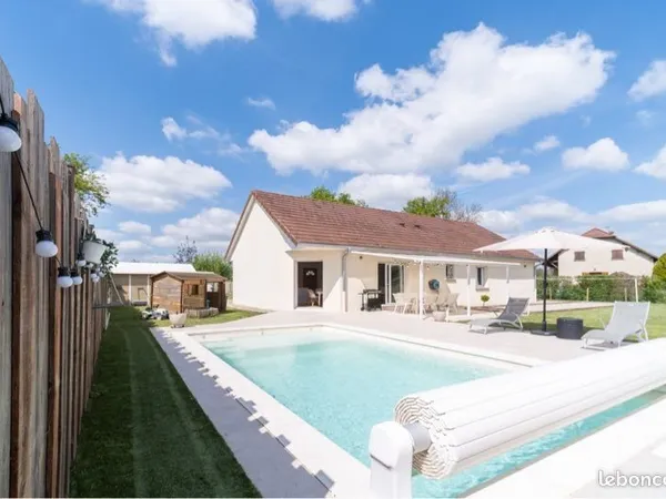 Villa de plain-pied avec piscine - Val-Sonnette