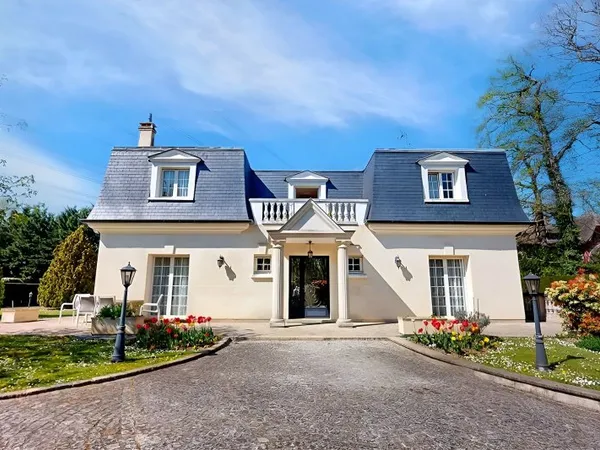 Demeure de prestige - 240m² - 2624m² de terrain